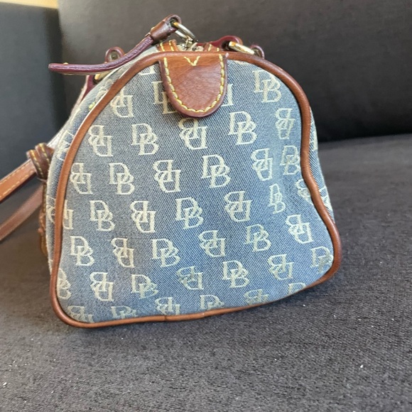 Dooney & Bourke Monogram Cloth Barrel Blue and Tan Shoulder Bag Y2K - Picture 7 of 15